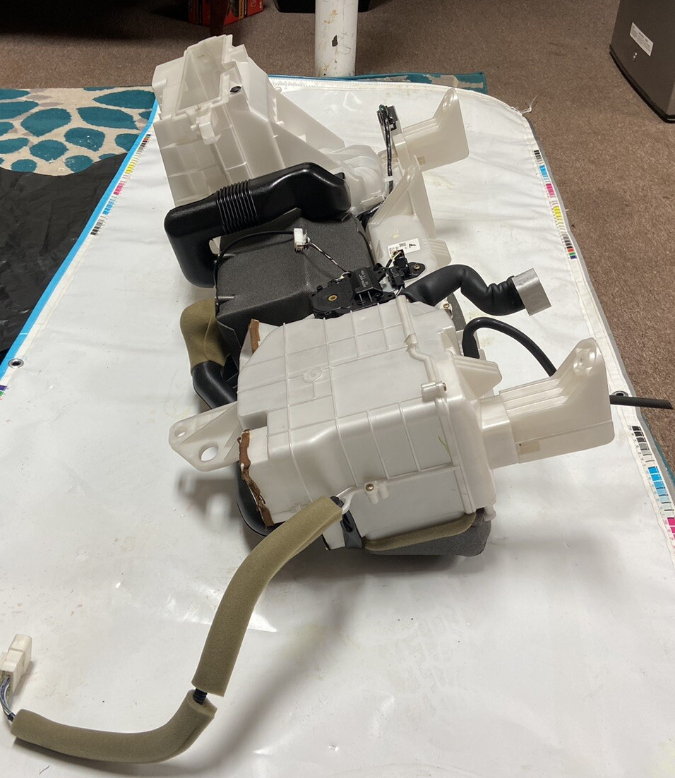 01-02 Lexus XF30 LS430 Rear A/C Evaporator & Fridge Cooler 87030-50020