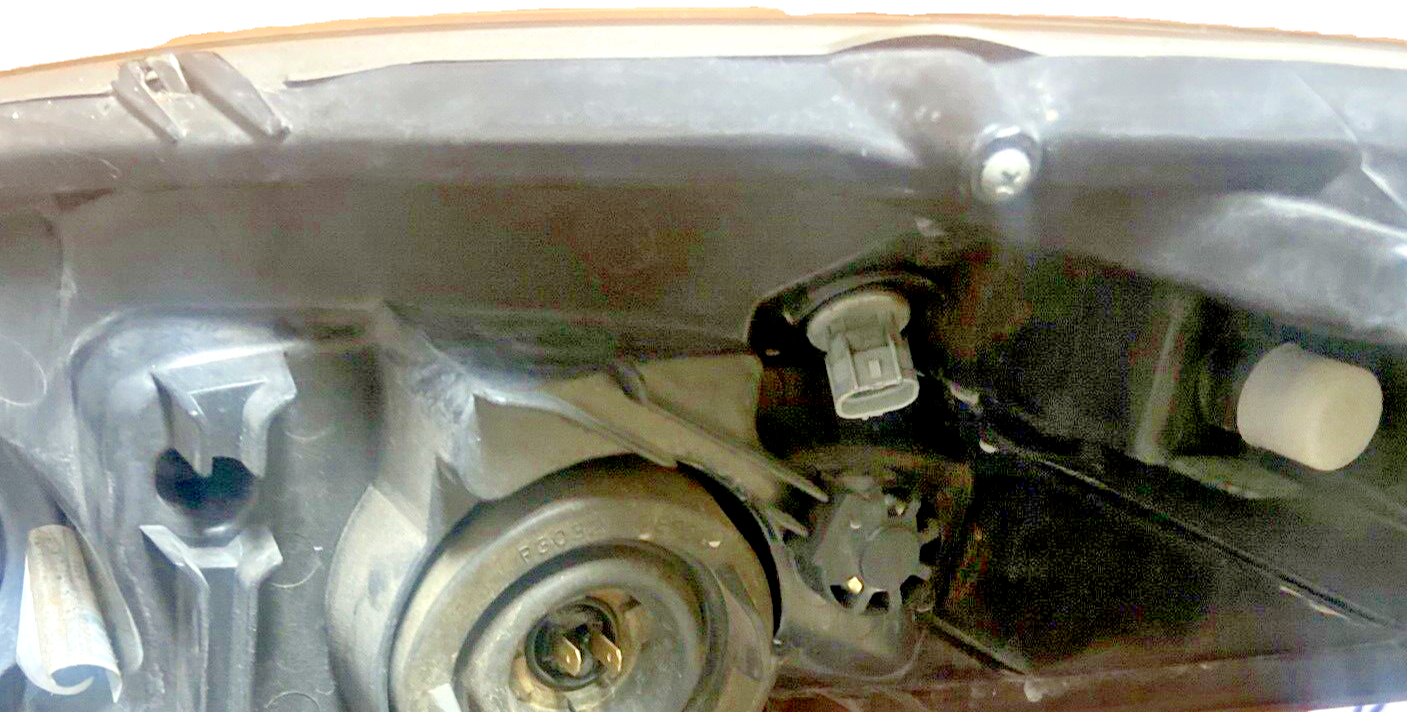 Conjunto de faro delantero derecho Dorman 1592030 compatible con Lexus ES330 04-06