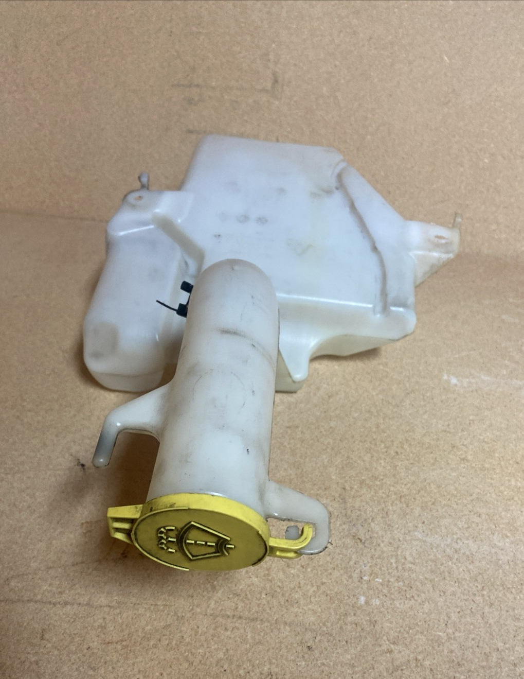 1995-2000 Lexus LS 400 Windshield Washer Fluid Reservoir 05113650AD