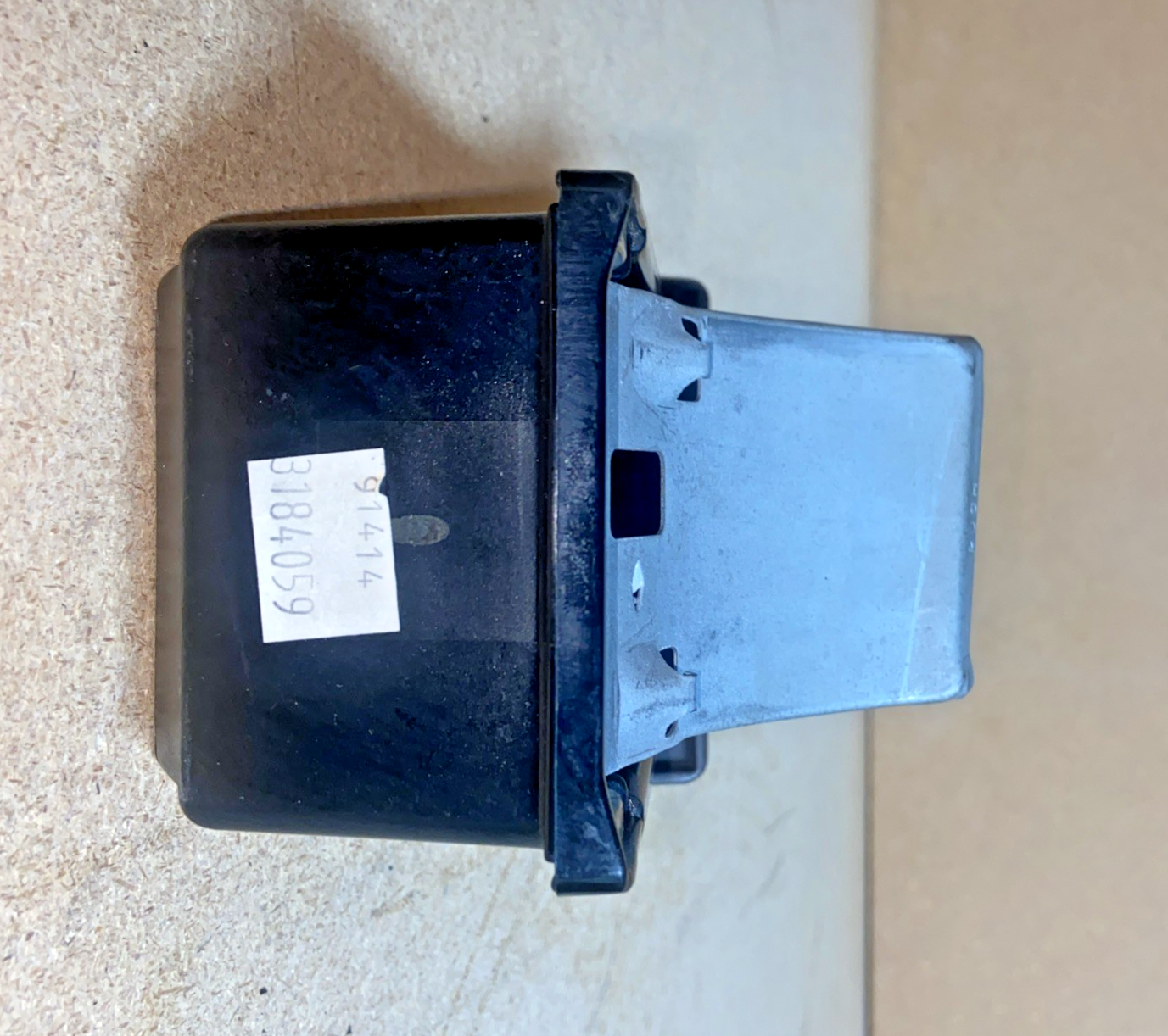 Cenicero de salpicadero color canela OEM para Toyota Tundra Sequoia 2000-2006