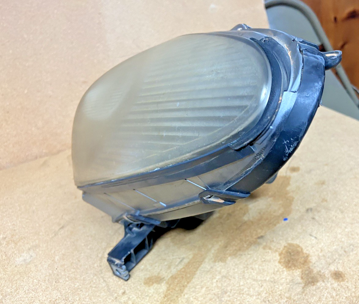 2002-2004 Lexus ES300 Front Left Driver Side Halogen Headlight
