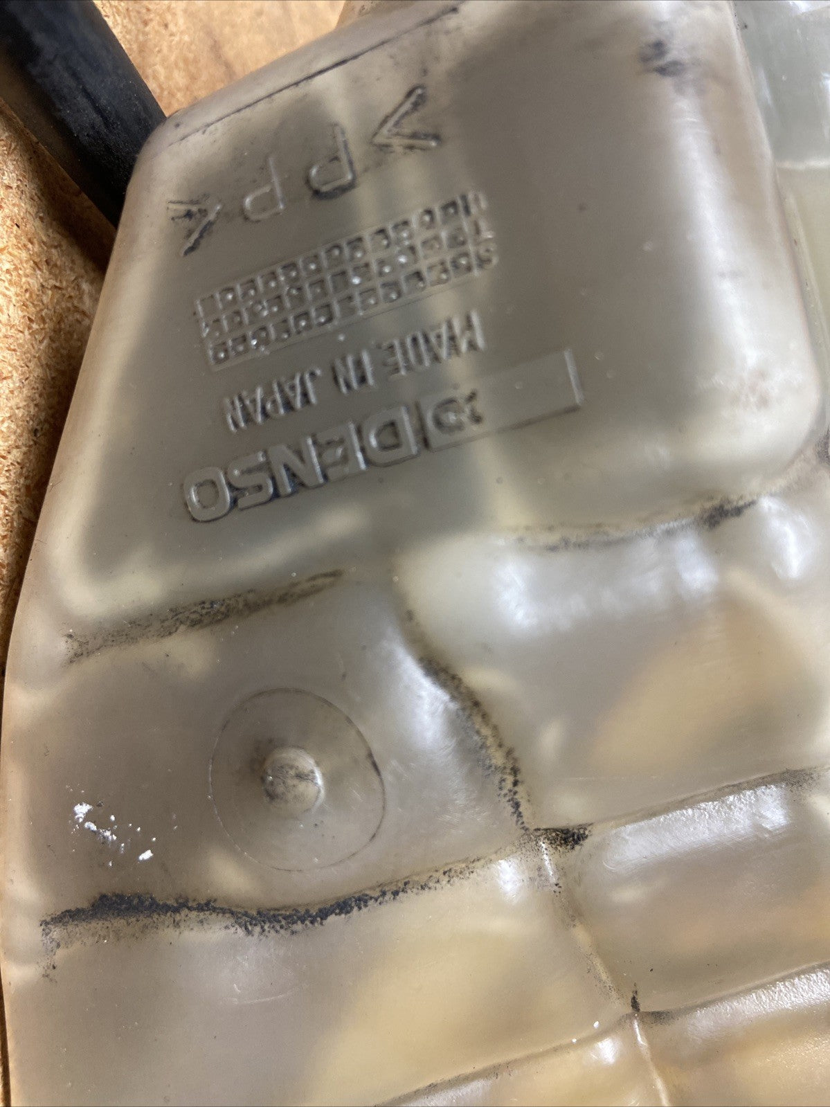 1995-2000 Lexus LS 400 4.0 L Coolant Overflow Reservoir OEM