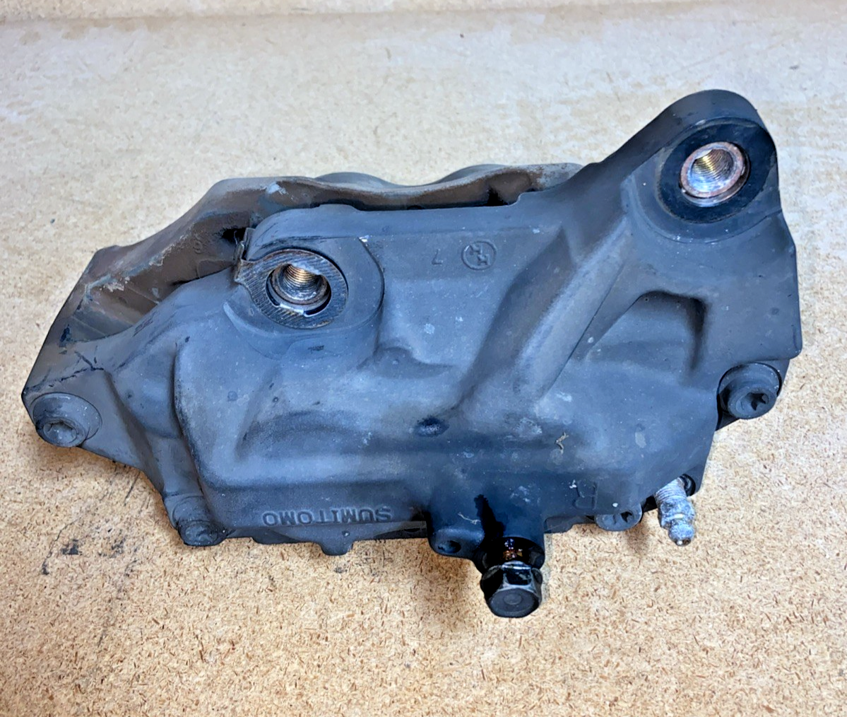1997-2000 LEXUS LS400 RIGHT PASSENGER SIDE FRONT BRAKE CALIPER