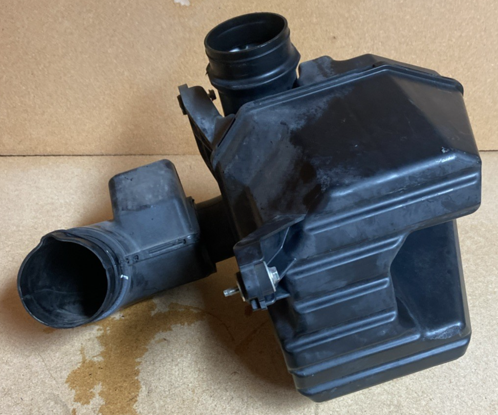 2006 Acura TSX Engine Air Intake Resonator Chamber