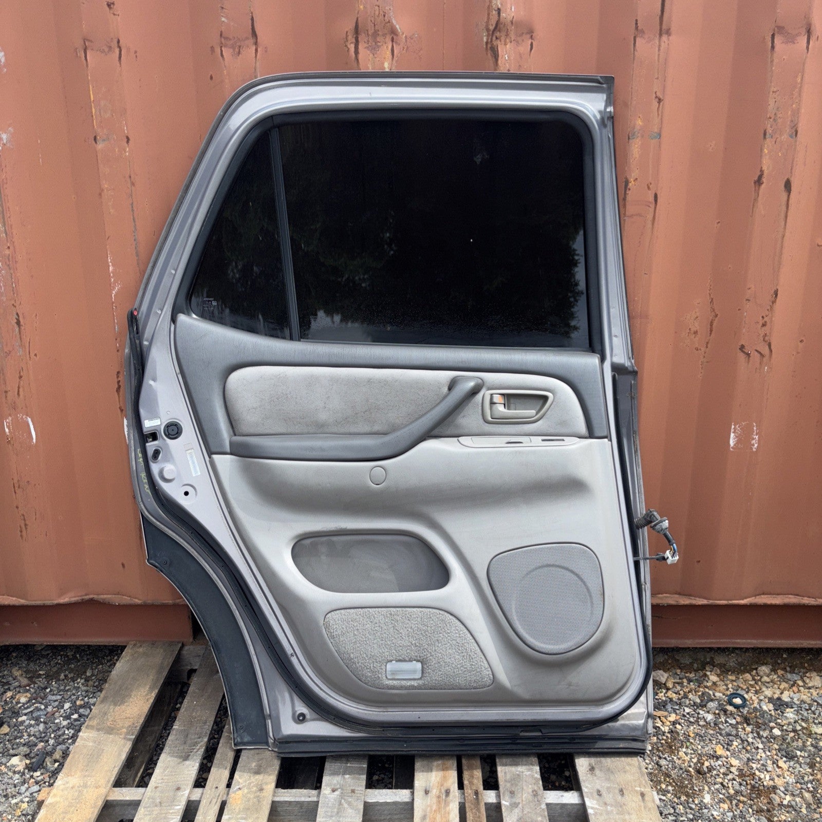 01-07 TOYOTA SEQUOIA LEFT REAR DOOR SHELL COMPLETE