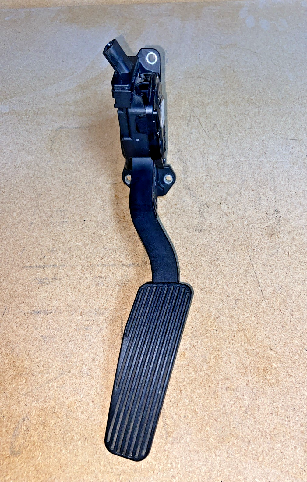 2012-2018 Dodge Caravan Accelerator Gas Pedal 05281418AA OEM