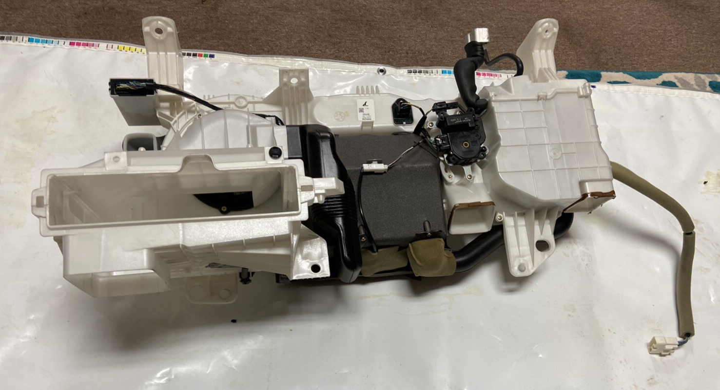 01-02 Lexus XF30 LS430 Rear A/C Evaporator & Fridge Cooler 87030-50020