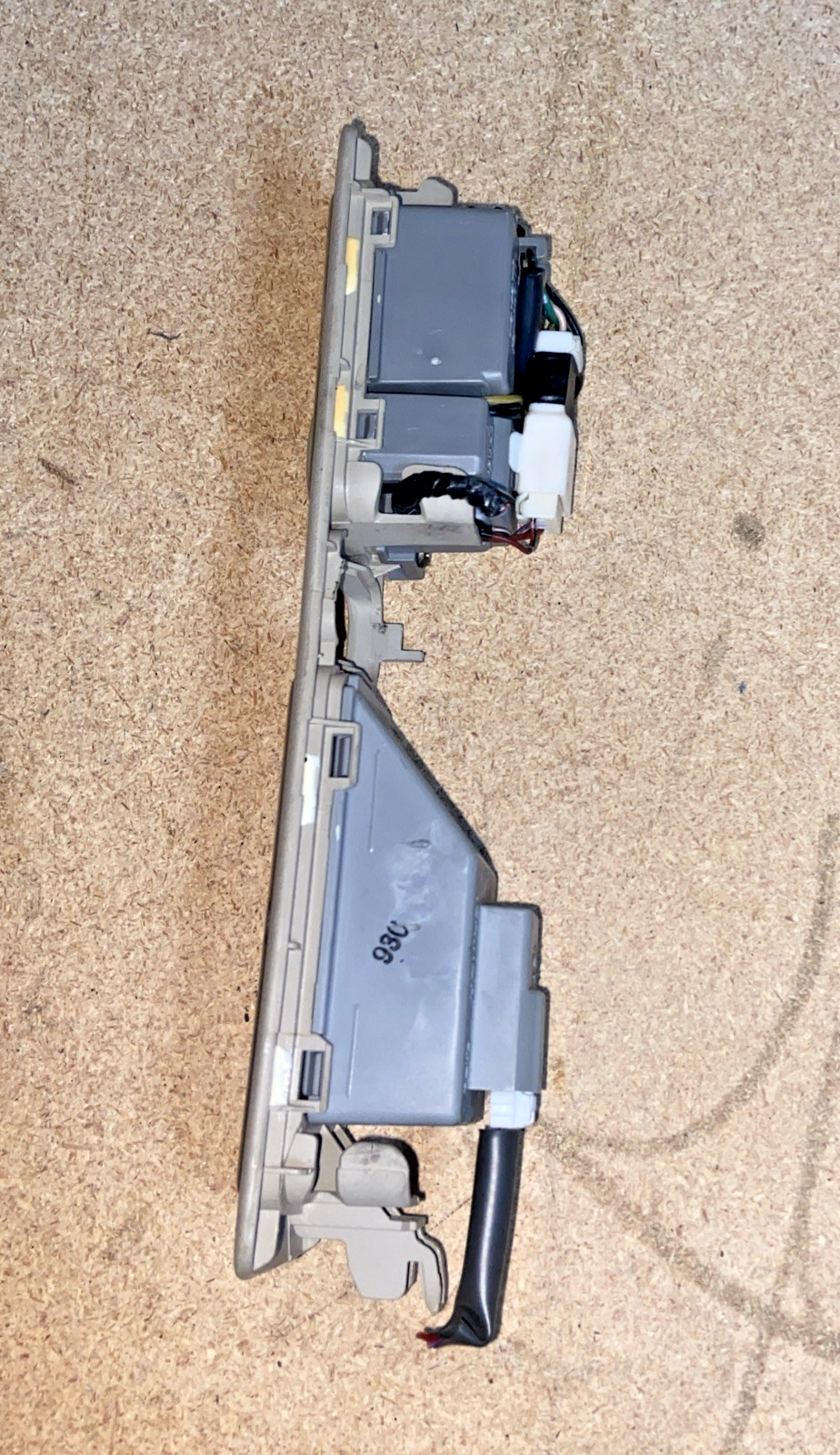 1998-2000 Lexus LS400 Rear Left Roof Dome Reading Light 8129050030 OEM
