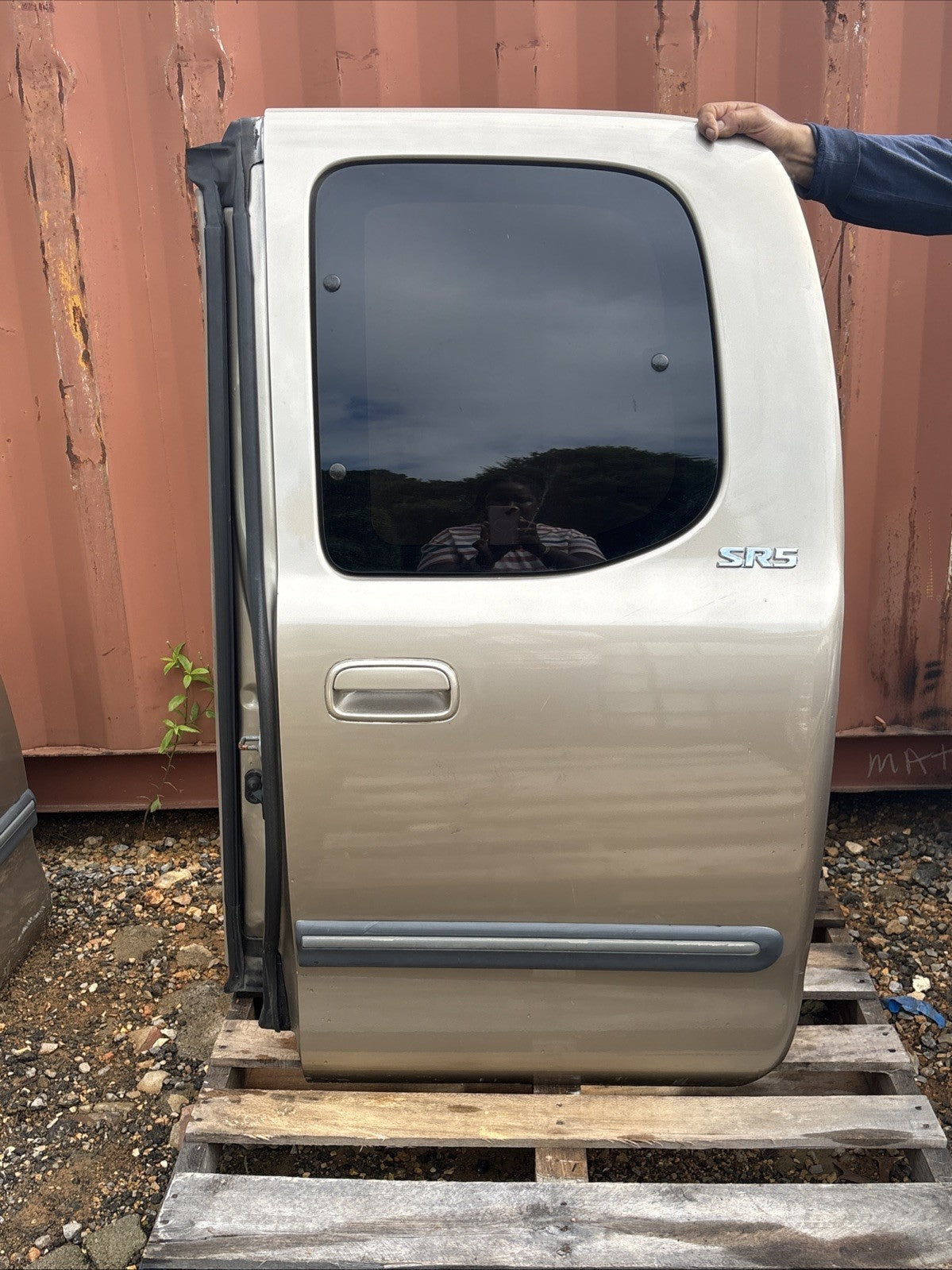 00-06 TOYOTA TUNDRA Passenger Rear Side Door Extended Cab w/ Side Moulding
