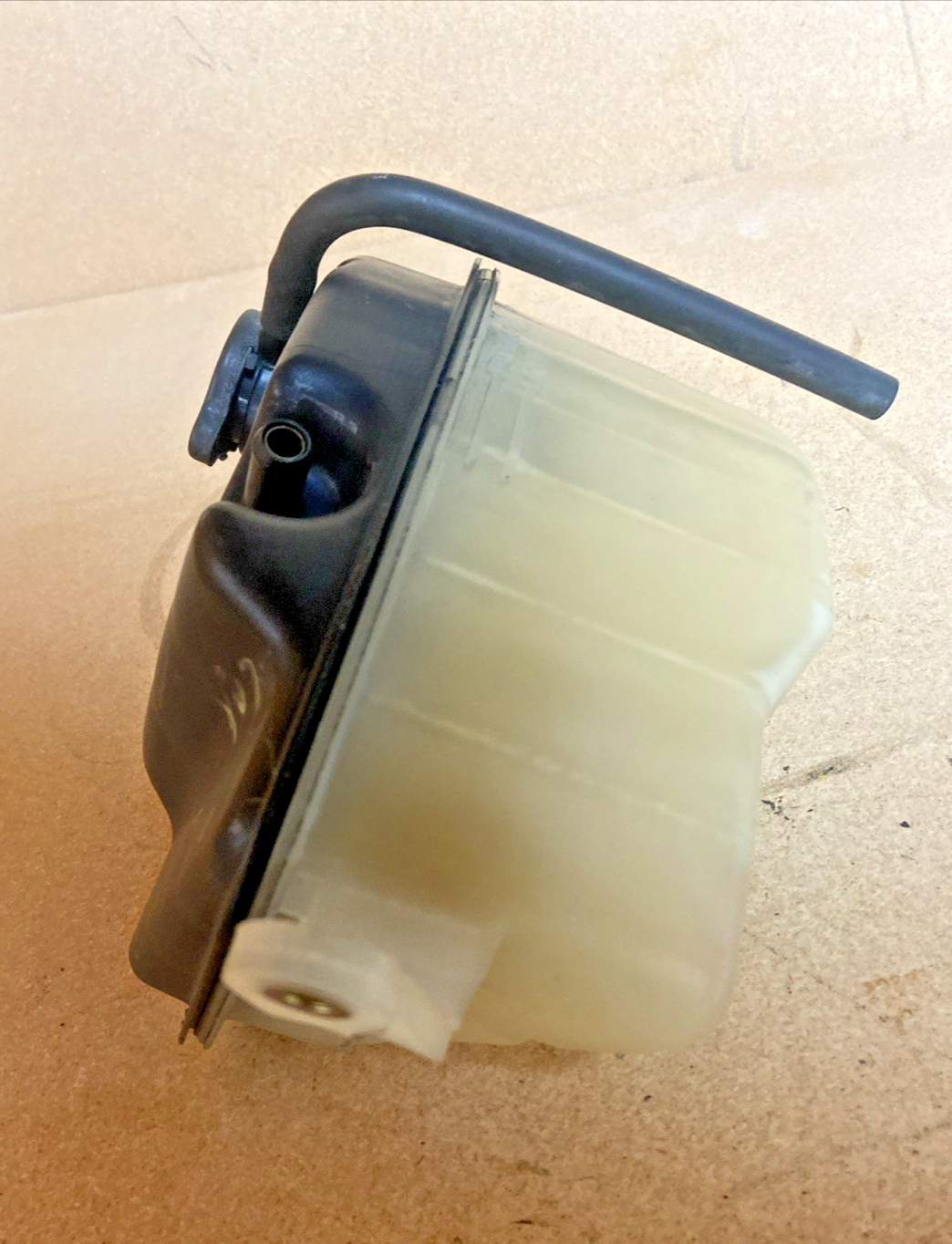 1995-2000 LEXUS LS 400 OEM ENGINE COOLANT EXPANSION OVERFLOW RESERVOIR TANK