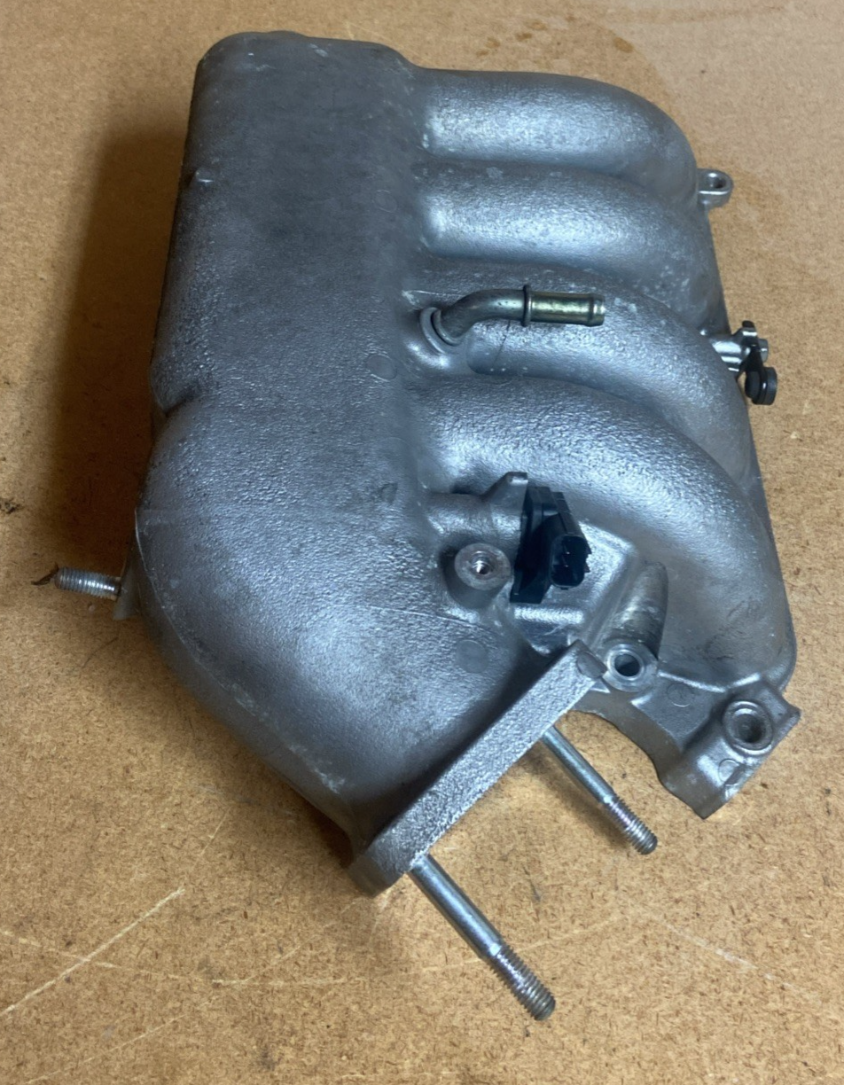 2006 Acura TSX Upper Intake Manifold 2.4 L 4 Cylinder