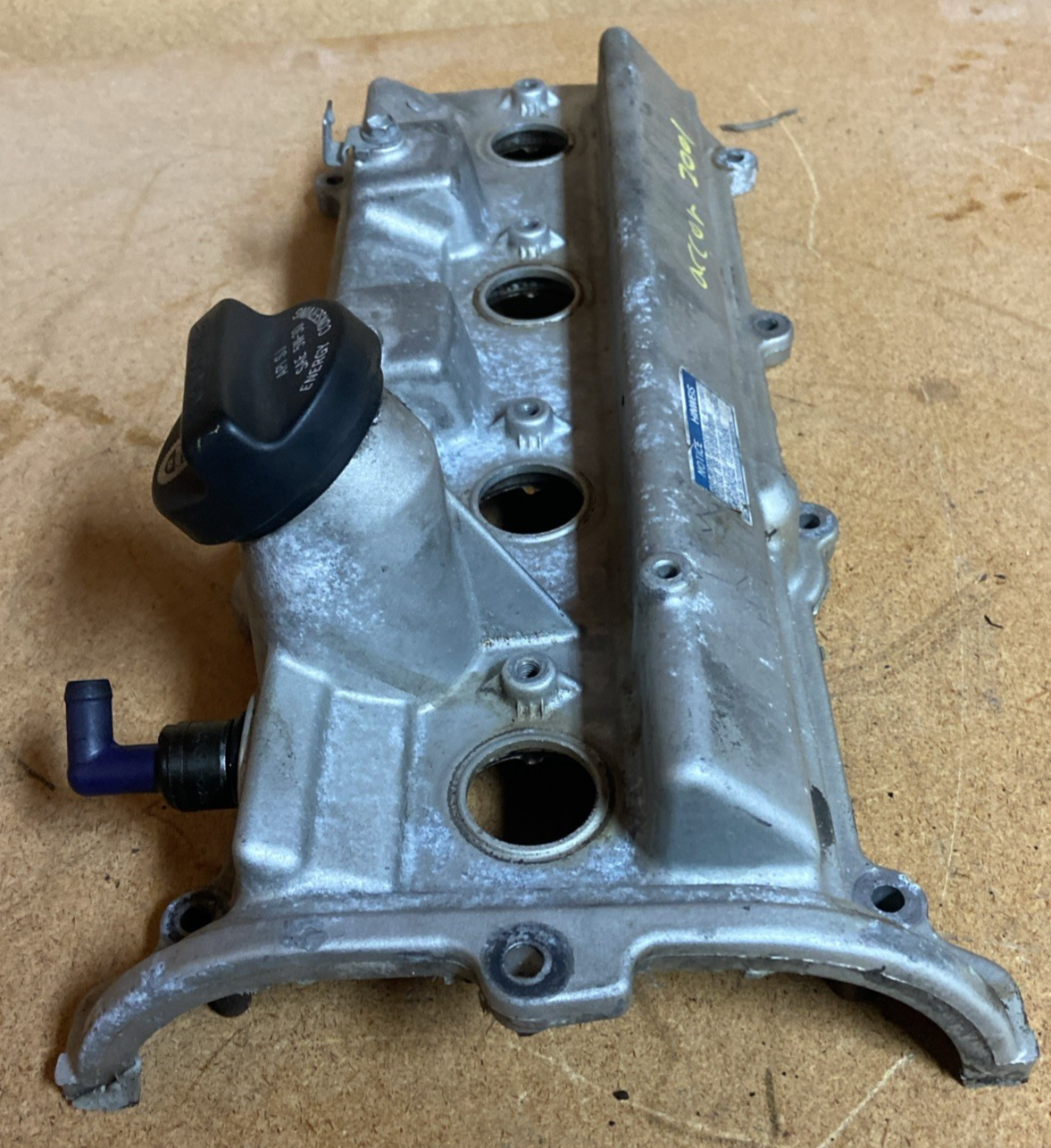 2000-2004 Toyota Tundra Engine Valve Cover