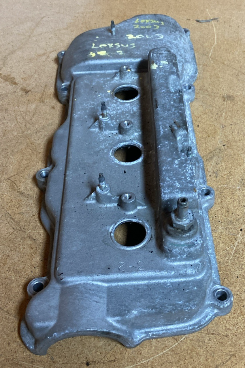 1997-2003 Lexus Es 300 Rear Engine Valve Cover