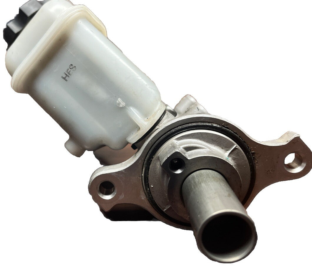2011 - 2014 Hyundai Sonata Brake Master Cylinder Assembly 585103Q400 OEM