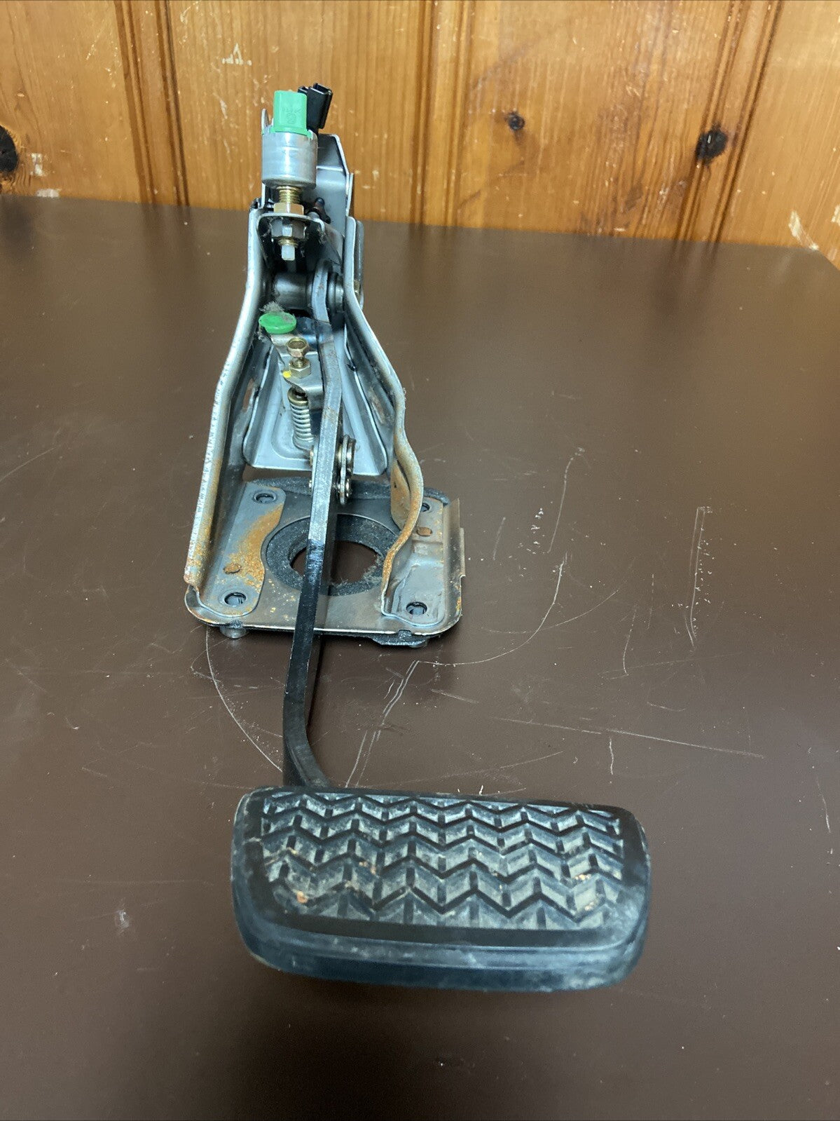 Lexus LS430 Brake Pedal Assembly 2001 2002 2003 2004 2005 2006 OEM (2001 LS430)
