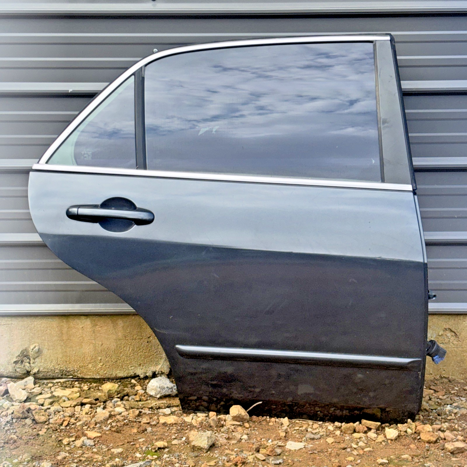 2004 Honda Accord Trasero Derecho PUERTA SIN ACCESORIOS Panel de puerta gris