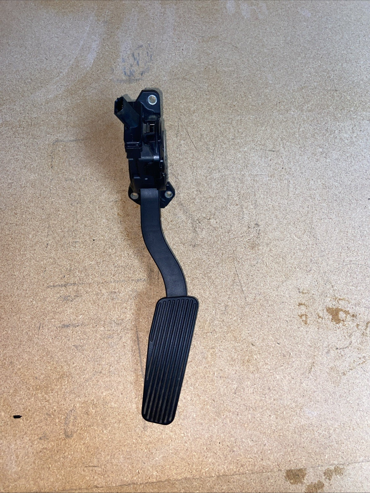 2012-2018 Dodge Caravan Accelerator Gas Pedal 05281418AA OEM