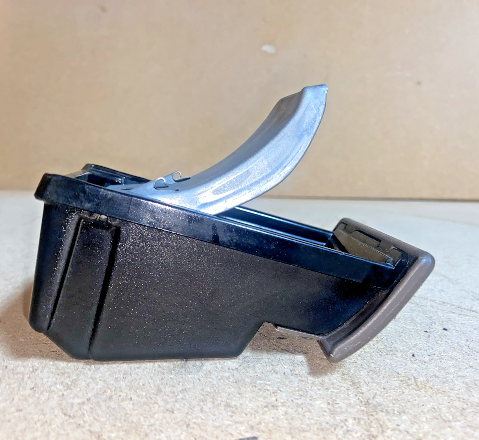 Cenicero de salpicadero color canela OEM para Toyota Tundra Sequoia 2000-2006