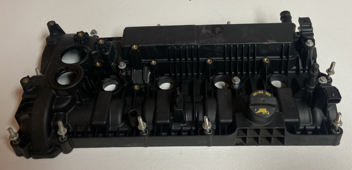 2016 Ford Fusion Engine Cylinder Head Valve Cover