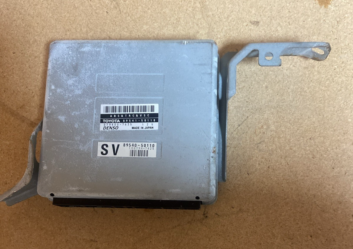 Módulo de control de deslizamiento/tracción Lexus LS 400 1998-1999 89541-50110