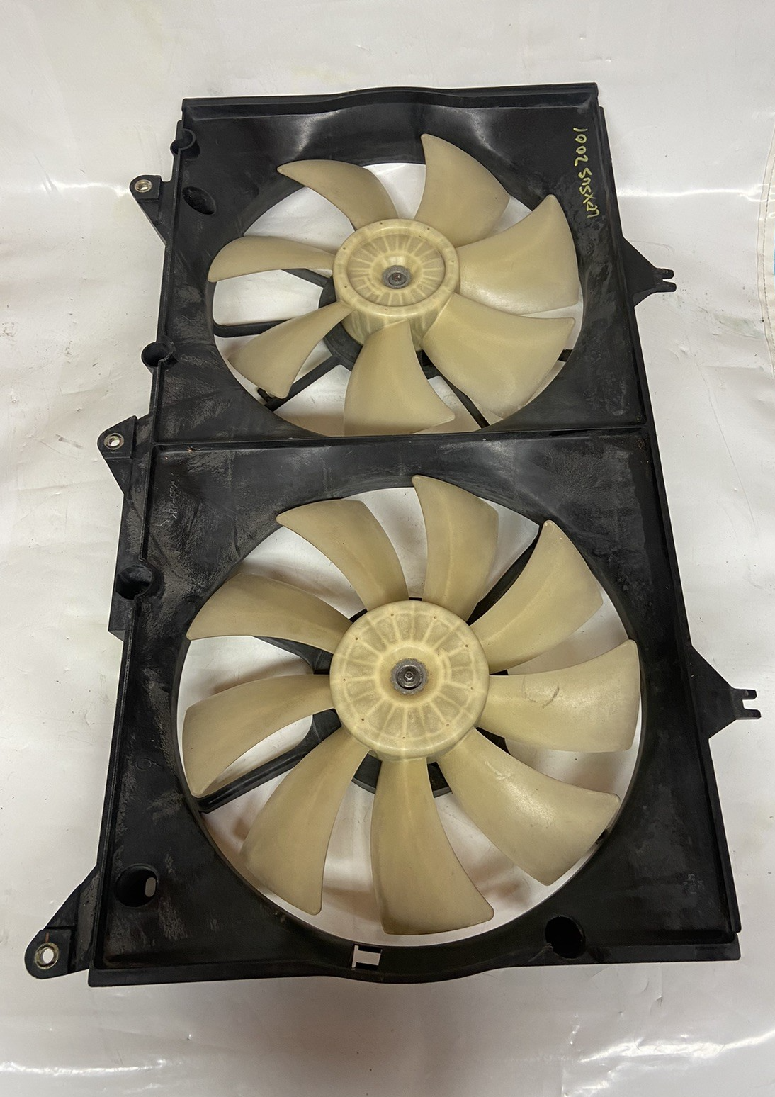 2002-2003 Lexus ES 300 Dual Radiator and Condenser Fan Assembly