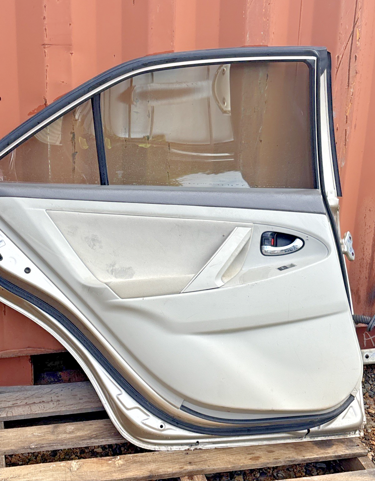 2007-2011 Toyota Camry Panel de la puerta delantera izquierda del lado del conductor OEM