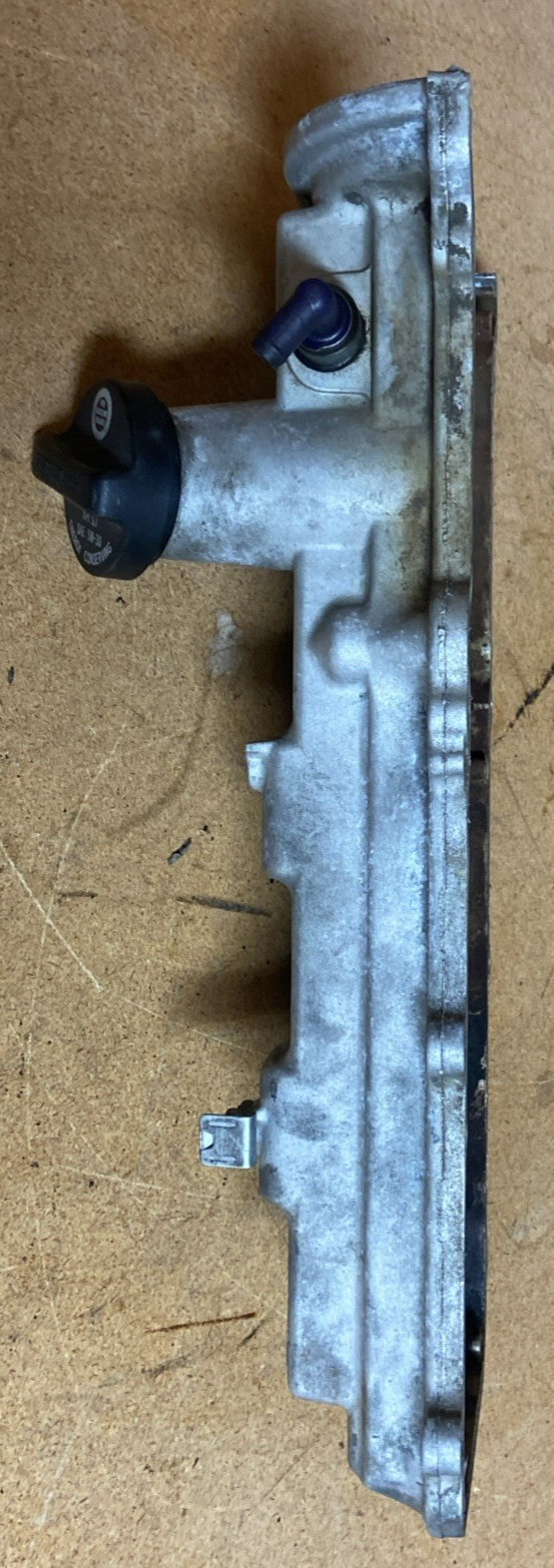 2000-2004 Toyota Tundra Engine Valve Cover