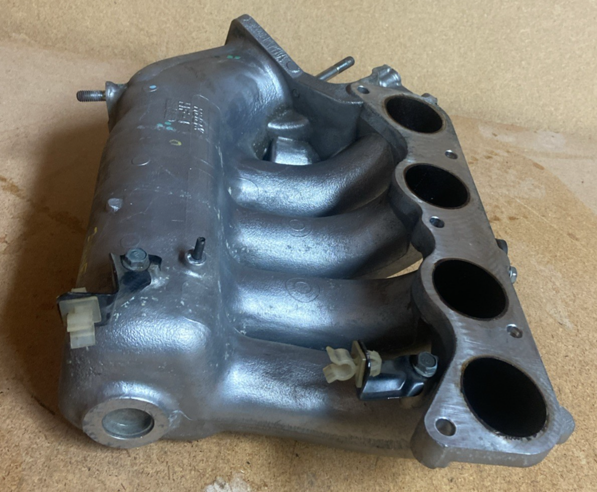 2006 Acura TSX Upper Intake Manifold 2.4 L 4 Cylinder