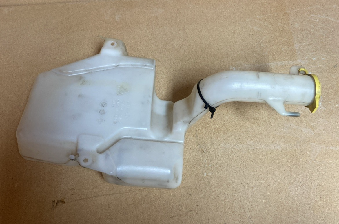 1995-2000 Lexus LS 400 Windshield Washer Fluid Reservoir 05113650AD