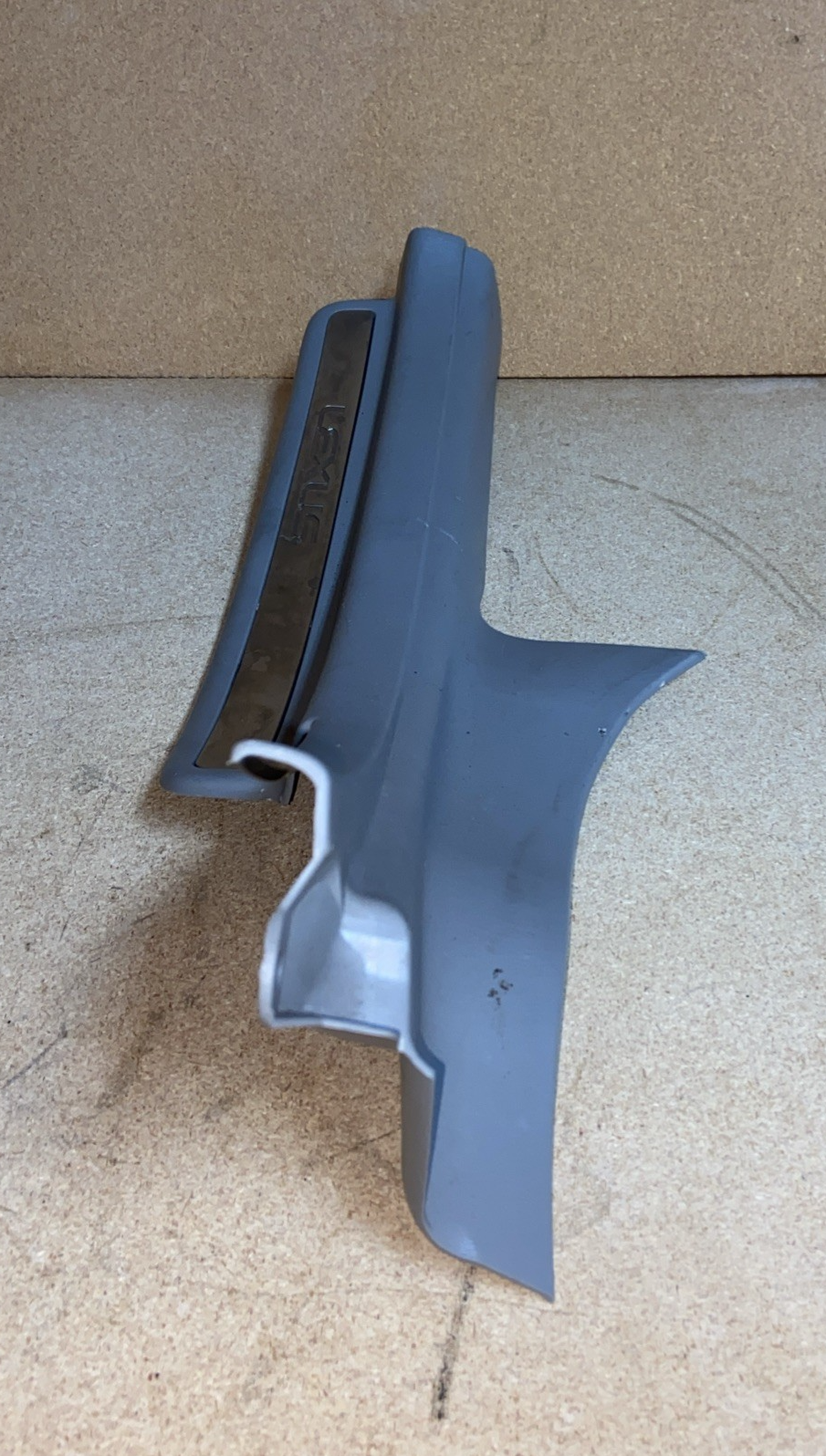 2002-2003 Lexus ES 300 Left Rear Door Sill Cuff Plate Trim 67918-33040