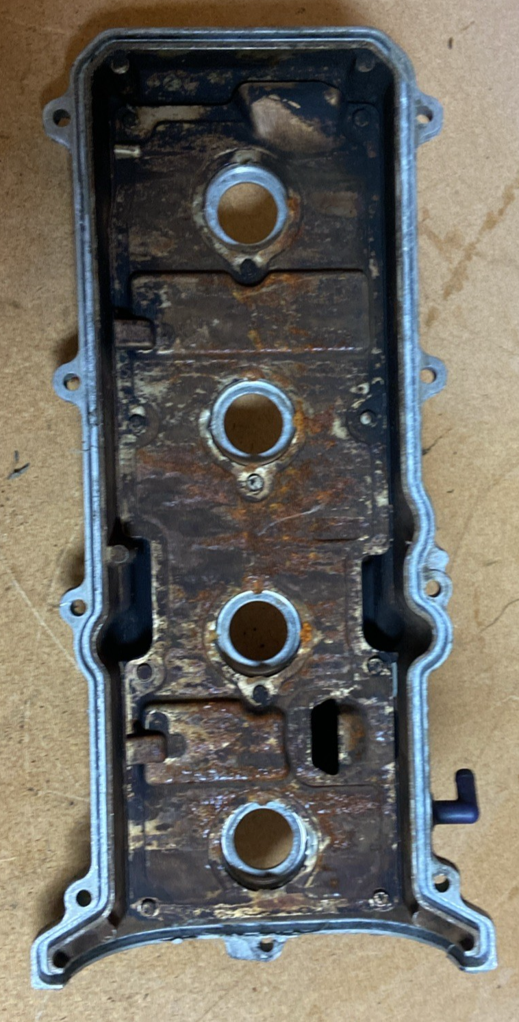 2000-2004 Toyota Tundra Engine Valve Cover