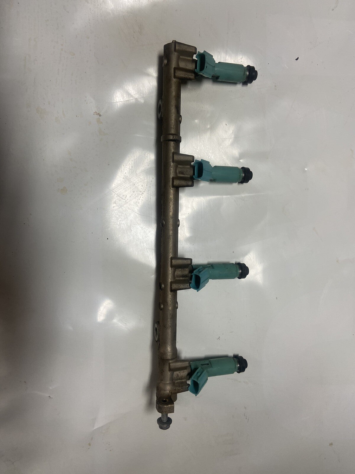 2005 Toyota Highlander Fuel Rail With Fuel Injectors
