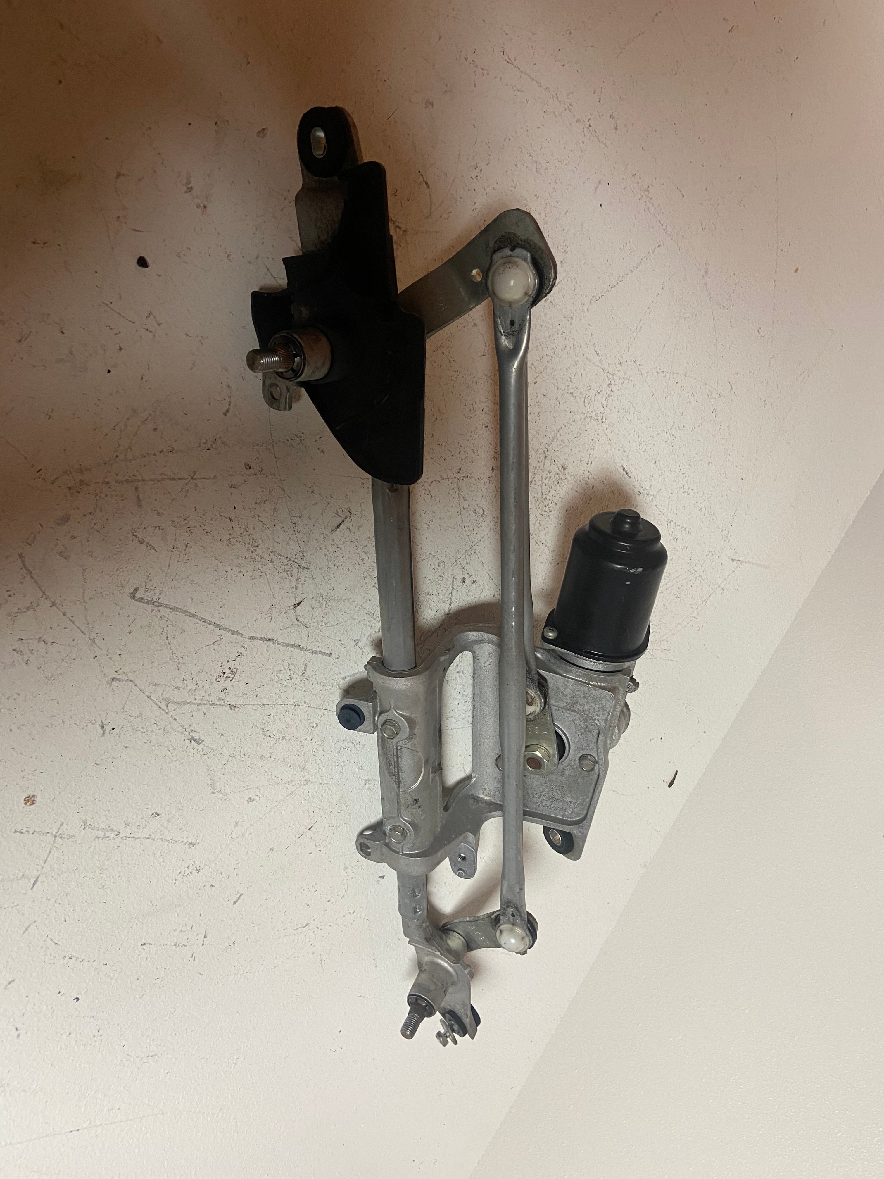 Windshield wiper linkage assembly with black drive unit and mounting brackets
