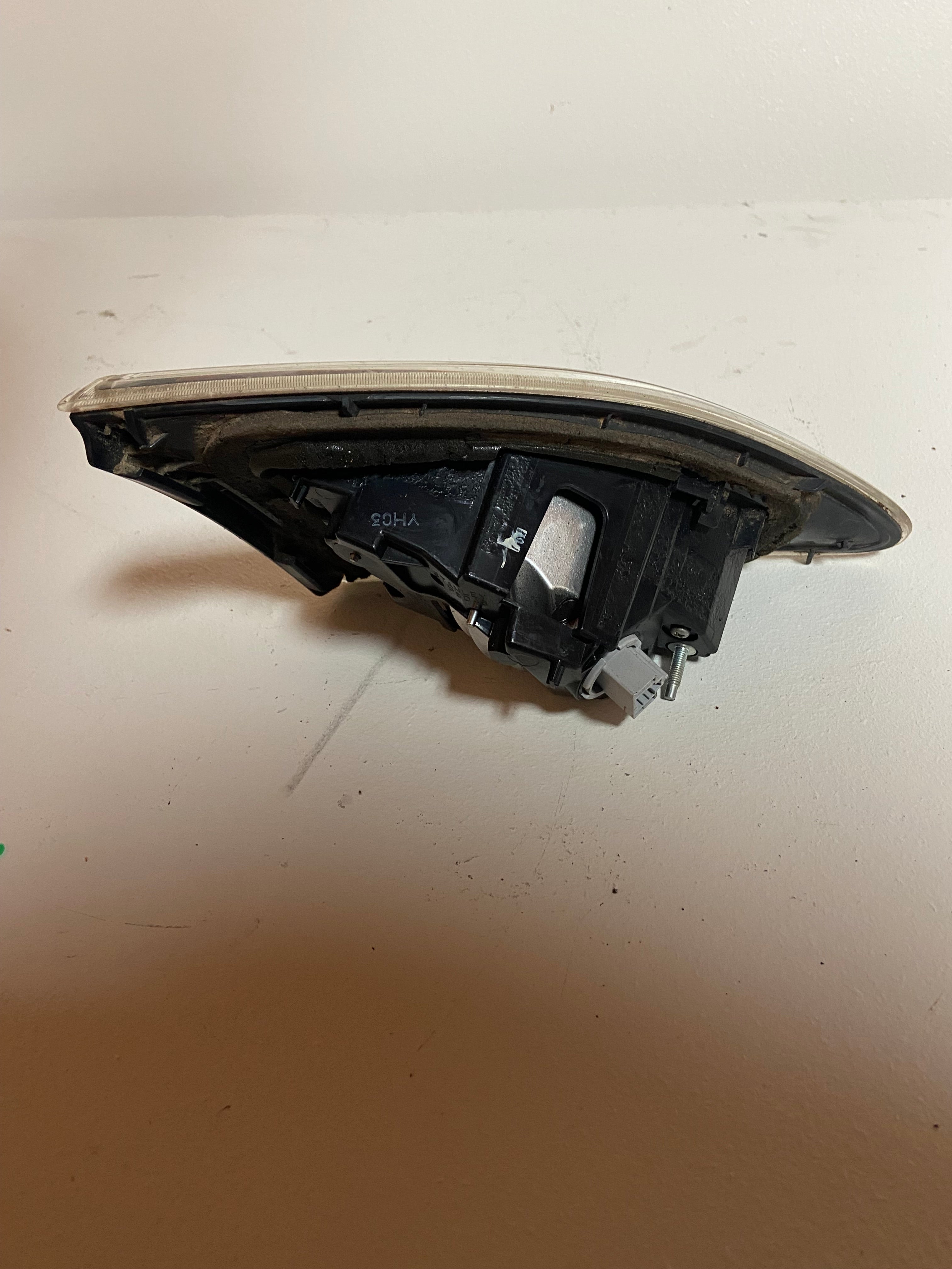 Right rear tail light and reverse lamp assembly, underside with bulb socket