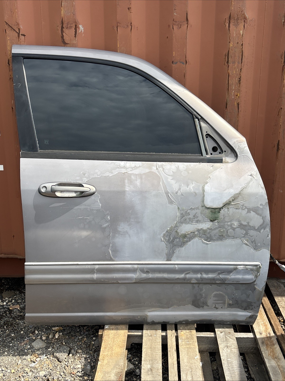 01-07 TOYOTA SEQUOIA PASSENGER RIGHT FRONT SIDE DOOR SHELL COMPLETE