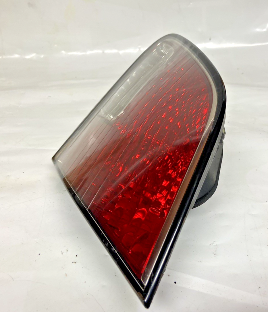 2002-2003 Lexus Es 300 Right Passenger Side Inner Tail Light