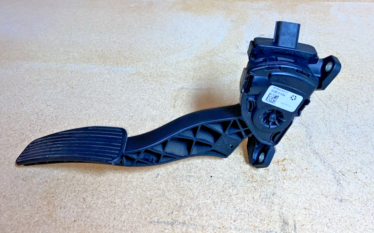 2012-2018 Dodge Caravan Accelerator Gas Pedal 05281418AA OEM