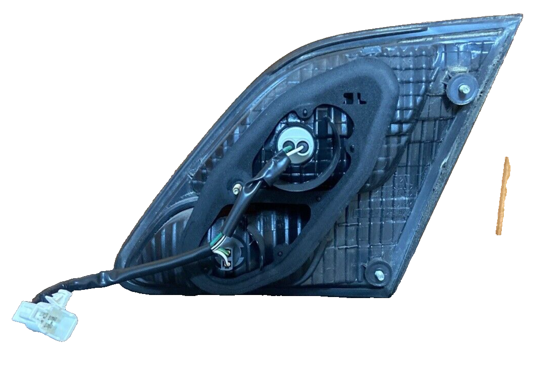 2002 - 2004 LEXUS ES330 ES300 DRIVER INNER TRUNK LID MOUNTED TAIL LIGHT LEFT
