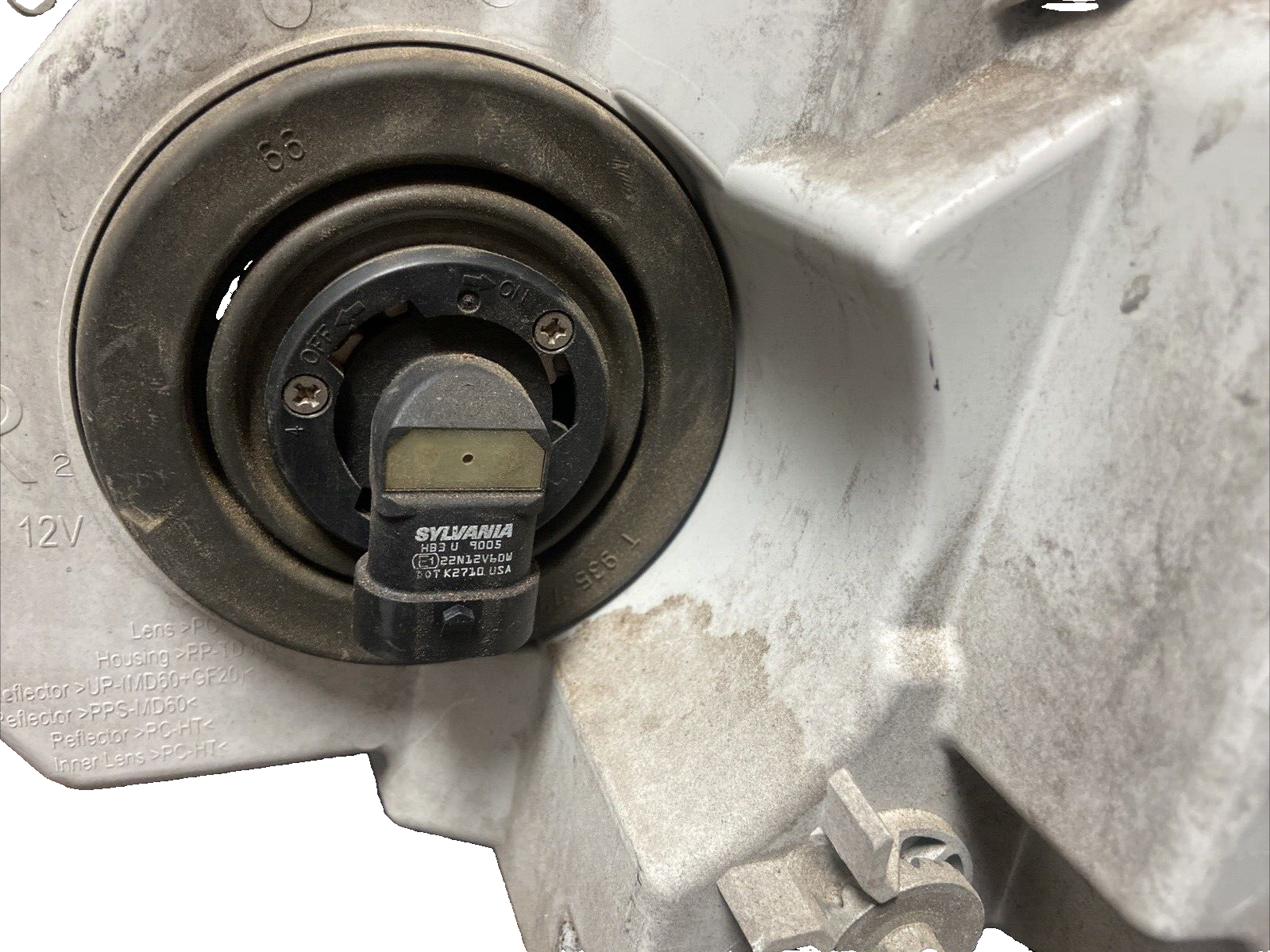2011 Toyota Camry (right) Passenger Headlight T 935 770 24