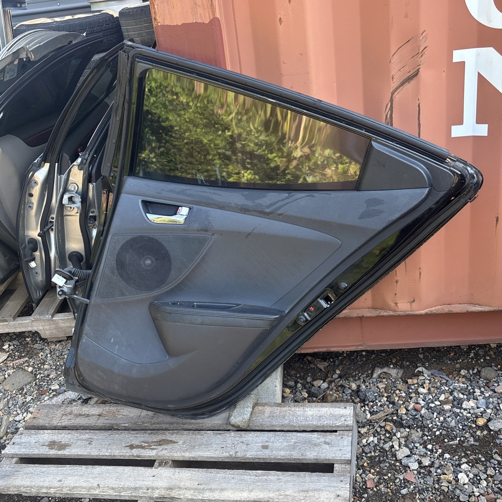 2012-2017 Hyundai Veloster Ensamblaje de puerta trasera derecha (carcasa) OEM
