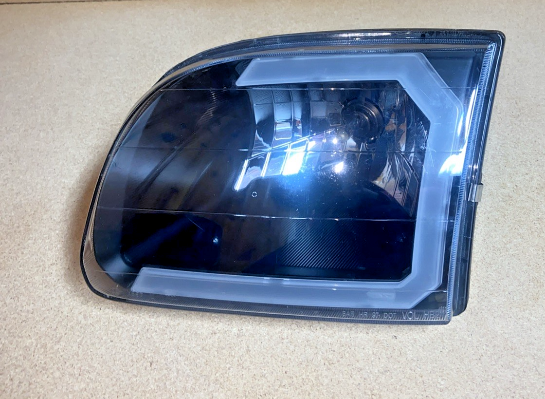 2000 - 2004 Toyota Tundra Front Driver Left Side Crew Cab Halogen Headlight OEM