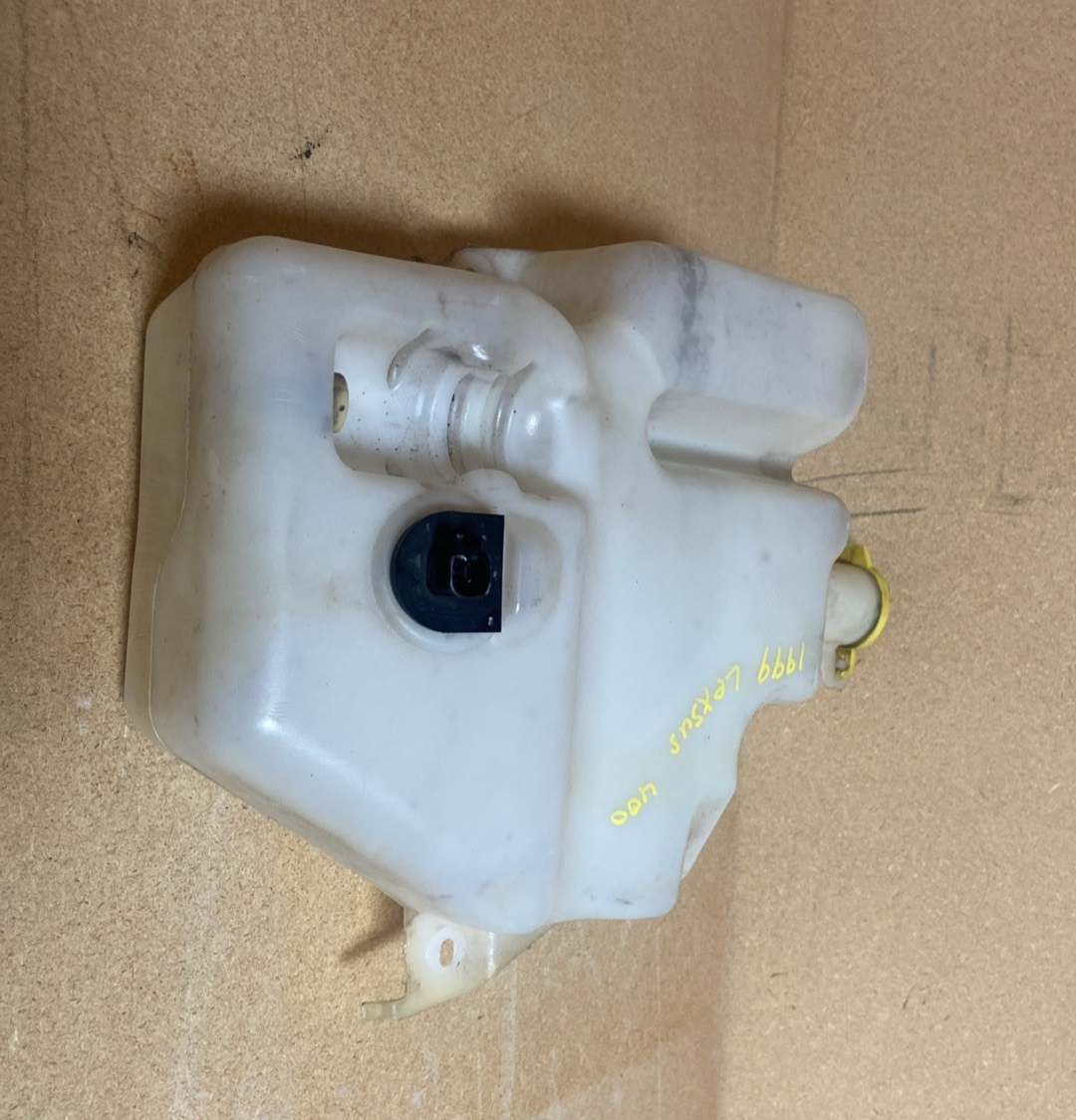 1995-2000 Lexus LS 400 Windshield Washer Fluid Reservoir 05113650AD