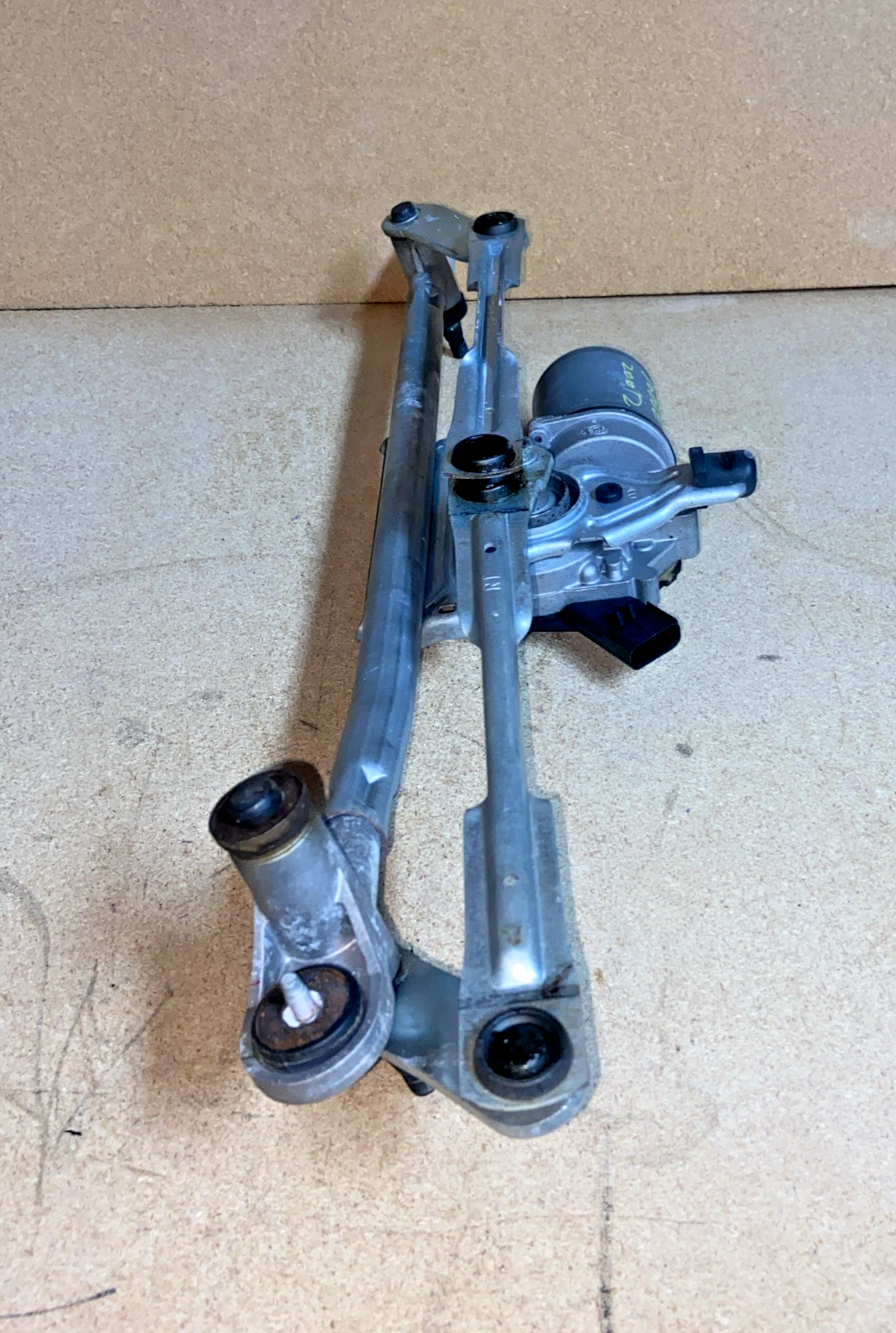 2008-2020 Dodge Grand Caravan Windshield Wiper Motor Linkage Assembly 05113043AE
