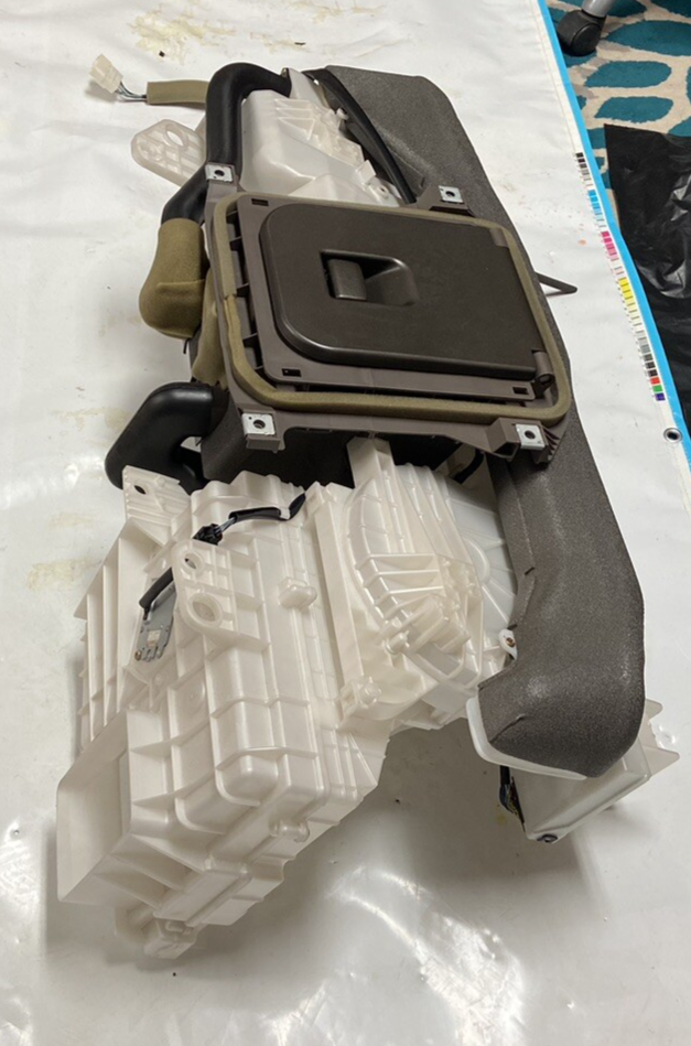 01-02 Lexus XF30 LS430 Rear A/C Evaporator & Fridge Cooler 87030-50020