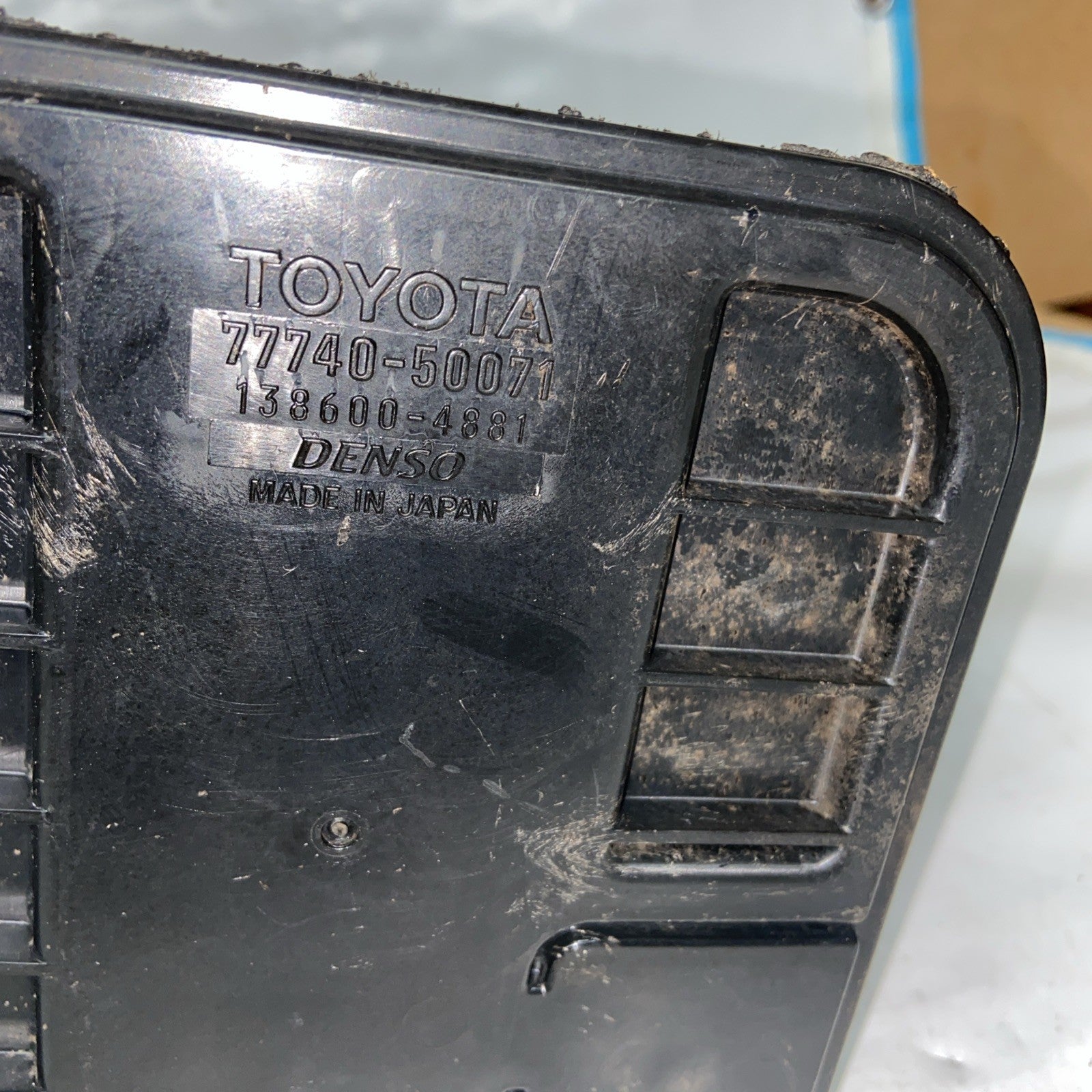 1998-2000 LEXUS LS400 FUEL VAPOR EVAPORATOR CHARCOAL CANISTER 77740-50071 OEM
