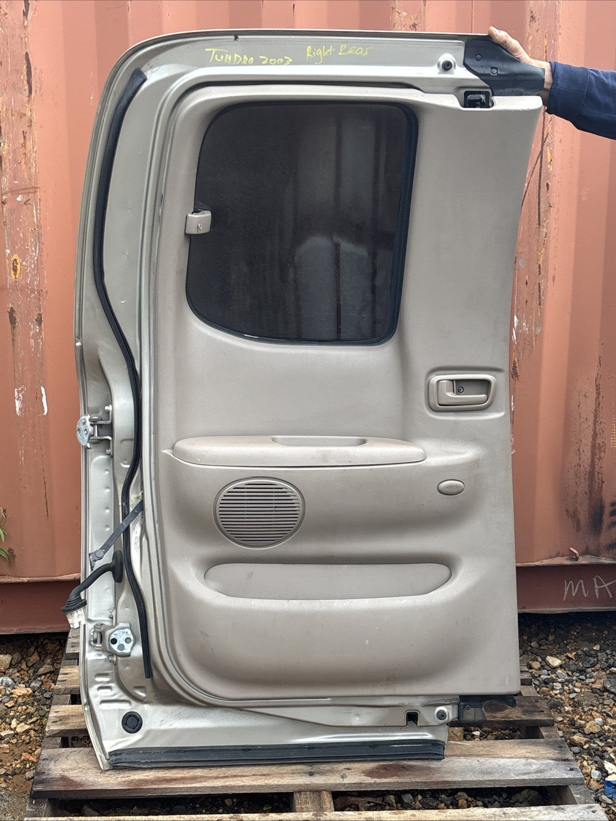 00-06 TOYOTA TUNDRA Passenger Rear Side Door Extended Cab w/ Side Moulding