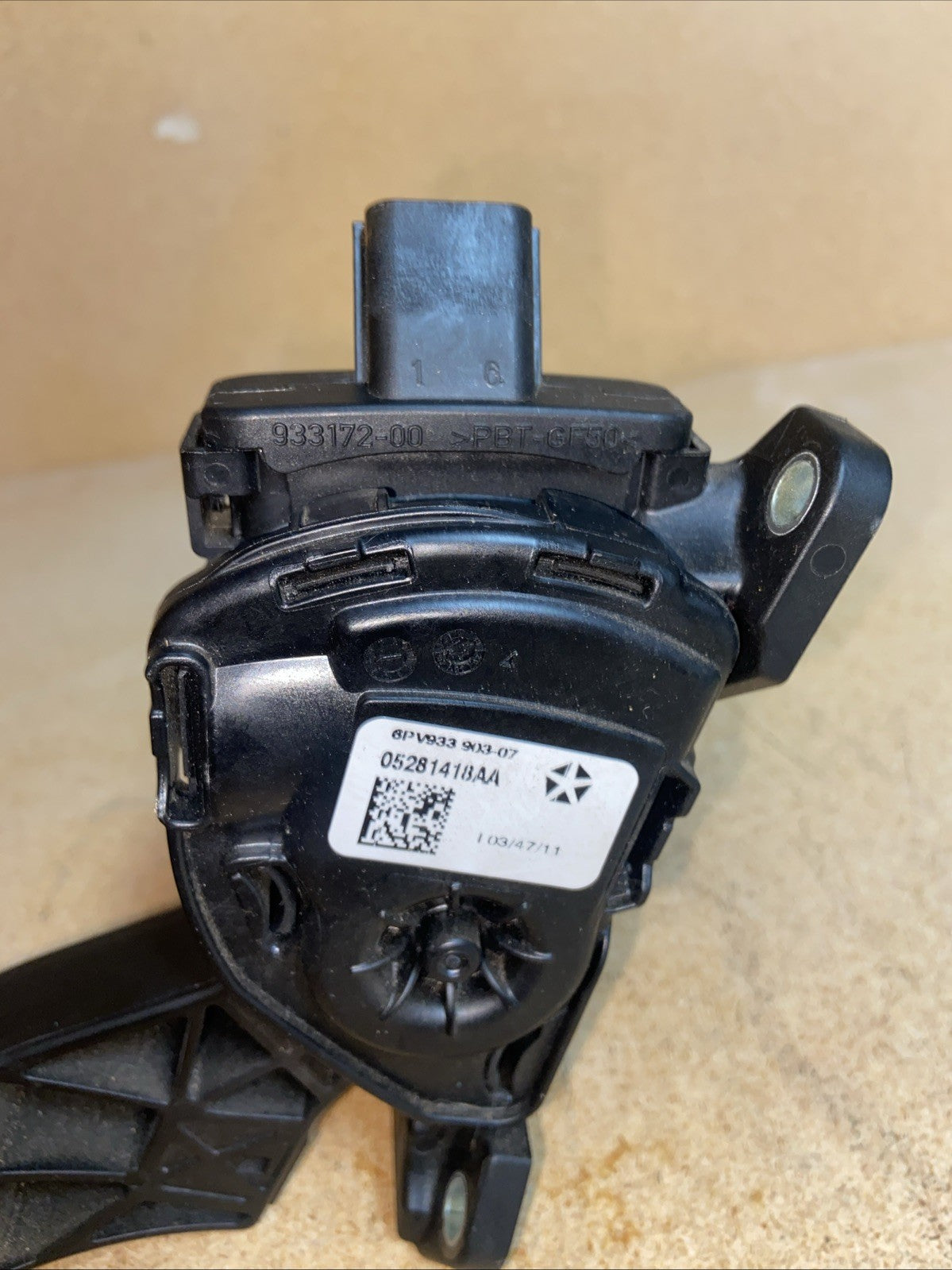 2012-2018 Dodge Caravan Accelerator Gas Pedal 05281418AA OEM