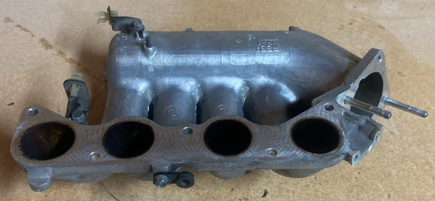 2006 Acura TSX Upper Intake Manifold 2.4 L 4 Cylinder