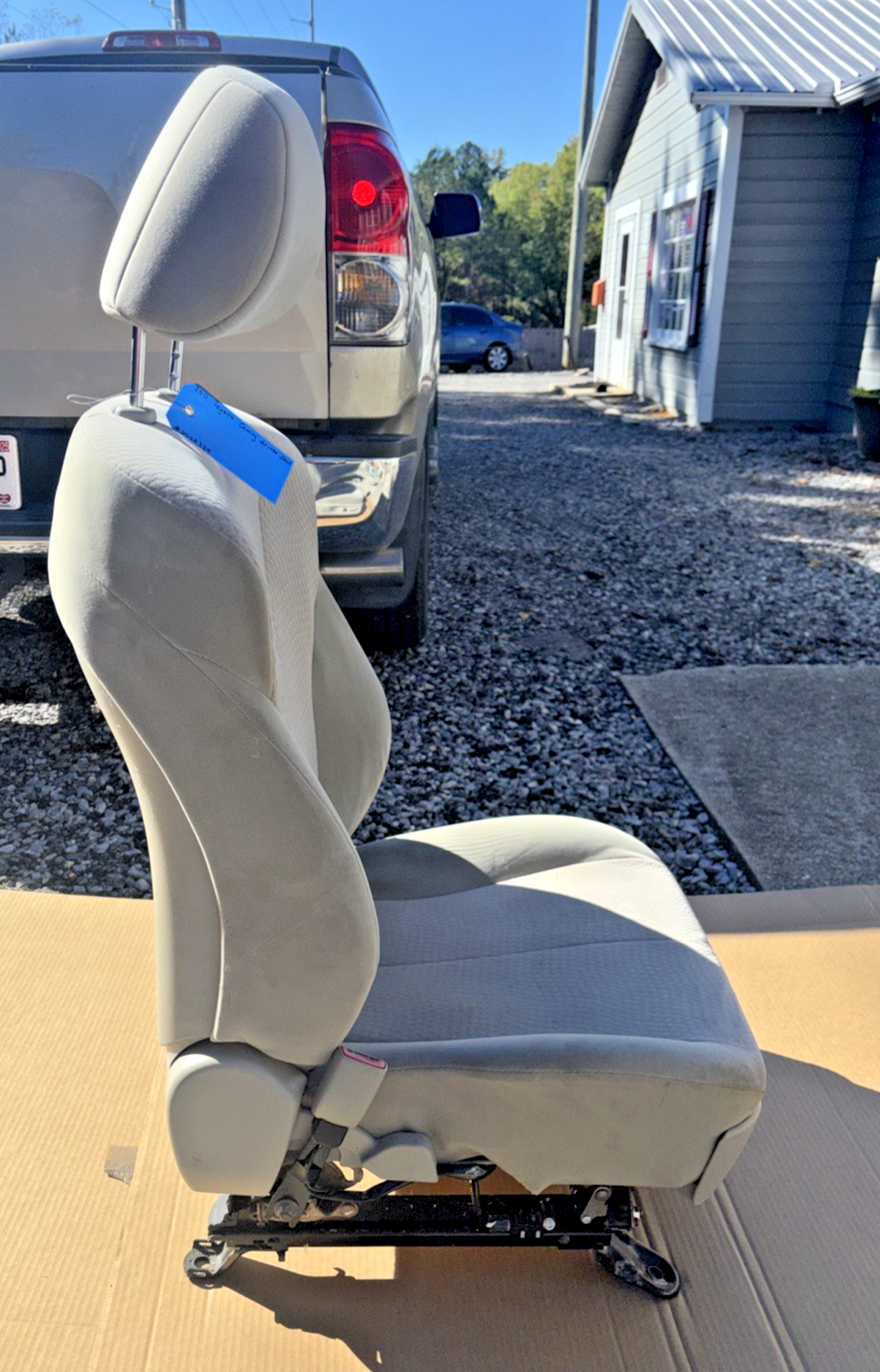 2010-2011 TOYOTA CAMRY LE DRIVER SIDE FRONT CLOTH BUCKET SEAT