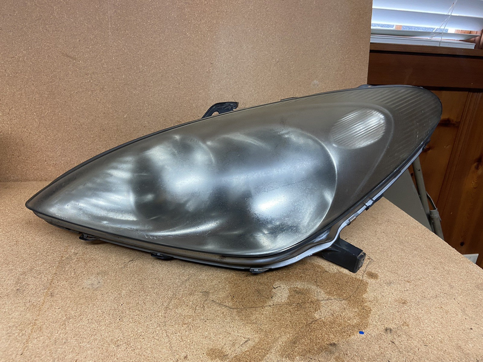 2002-2004 Lexus ES300 Front Left Driver Side Halogen Headlight
